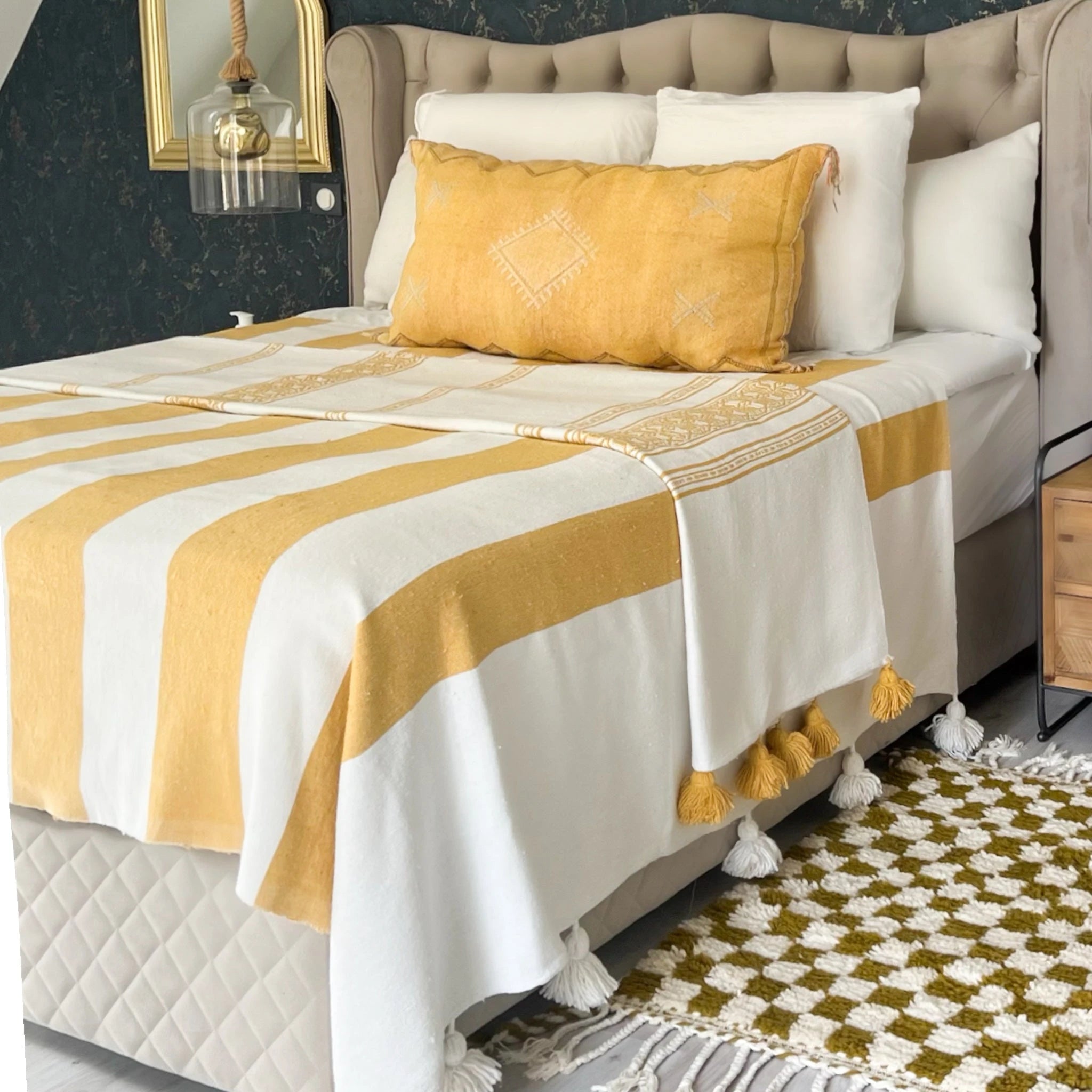 Coussin Jaune en Soie de Cactus Berbère Chic