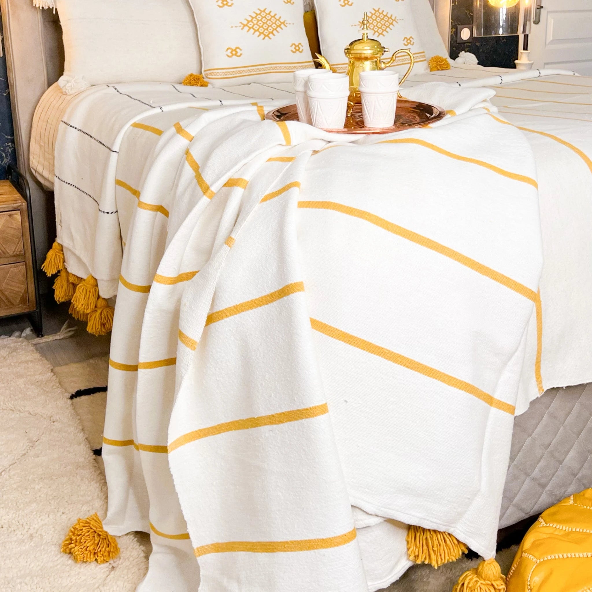 Plaid Blanc et Jaune (Pompon Chara) Berbère Chic