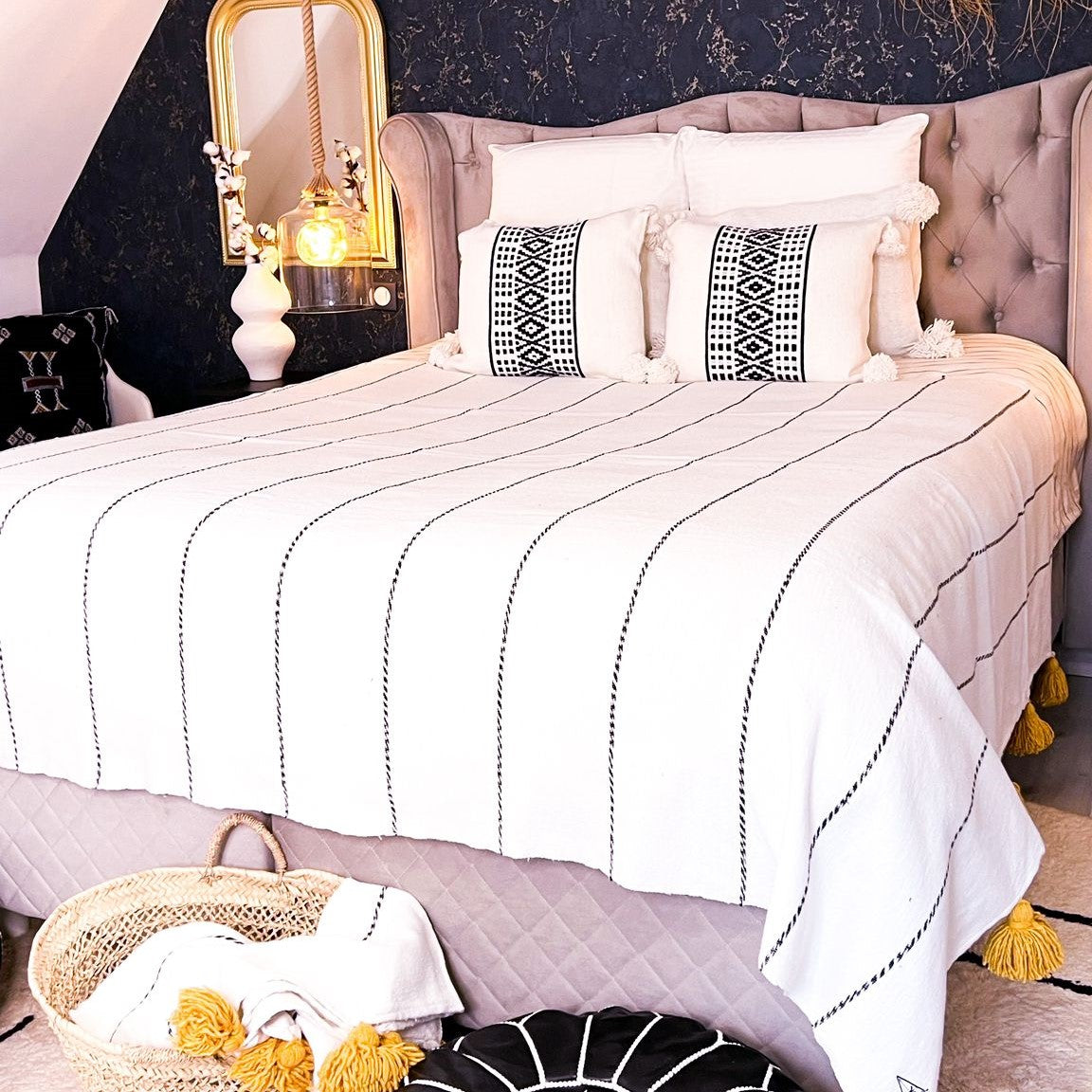 Plaid Blanc et Noir (Pompon CHARA) Berbère Chic